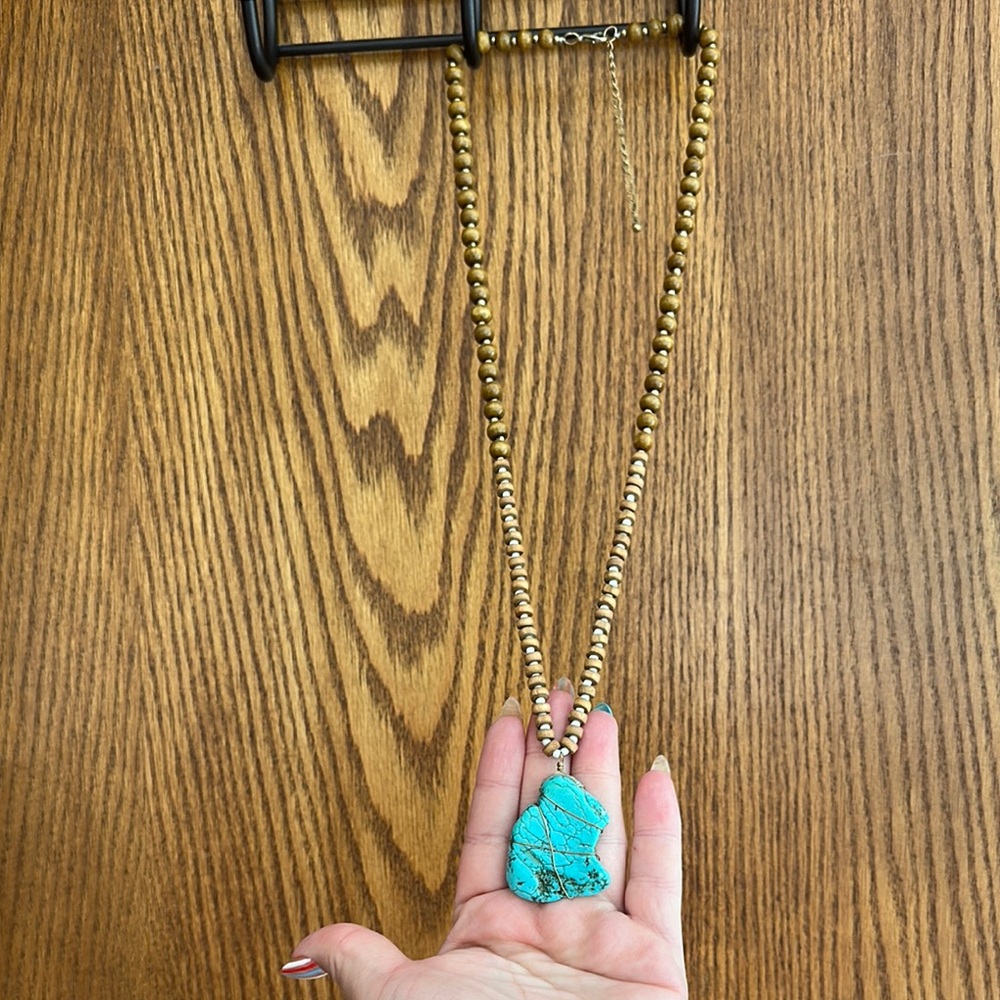 Buckle Turquoise and Gold Beaded Necklace
